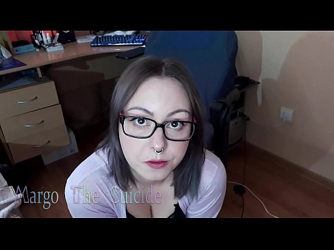 ❤️ Sexy holka s brýlemi kouří dildo hluboko na kameru ️ Sex u nás ❌❤