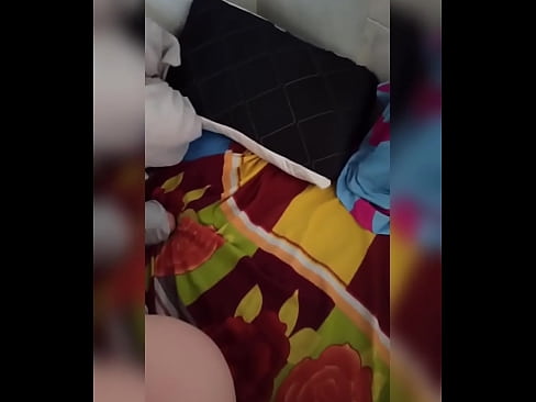 ❤️ Moje spolubydlící zůstává doma sama, protože její manžel jede na dovolenou a já využívám příležitosti, abych ji ošukal a naplnil jí prdelku mlékem. ️ Sex u nás ❌❤